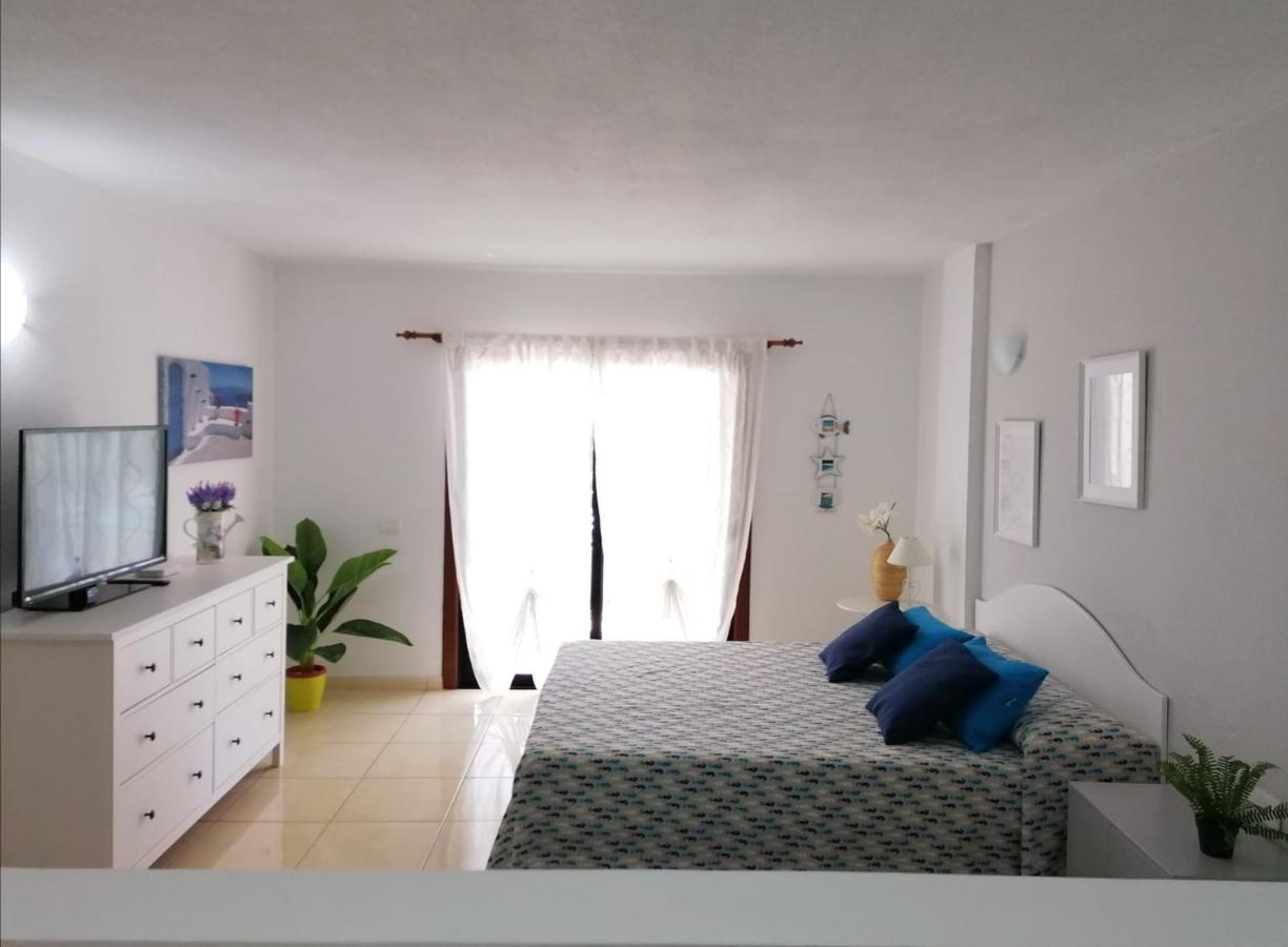 Large Studio Apartment With Lovely Terrace And Wifi Лос-Крістіанос Екстер'єр фото